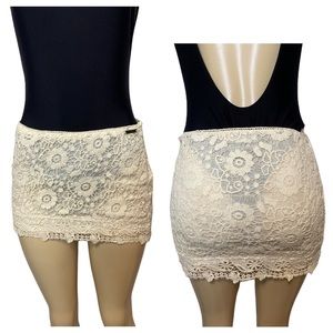 🔥Billabong crochet lace mini skirt